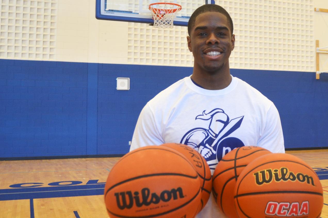 A grand ol' time; NC student Andre Edgecombe Wins $1000 at Knights' home game