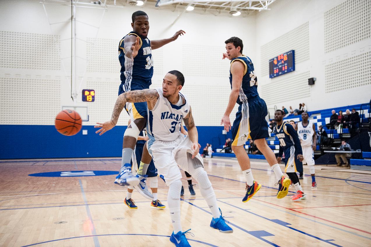 Men's Basketball Lose on the Road to Mohawk