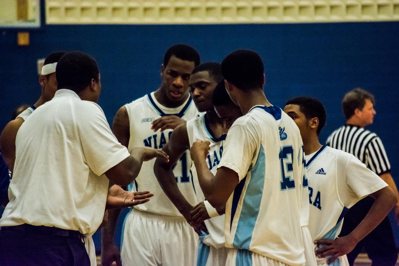 Men's Basketball Fall to Redeemer