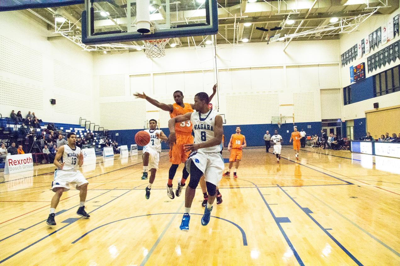 Men's Basketball Fall 78-73 to Mohawk