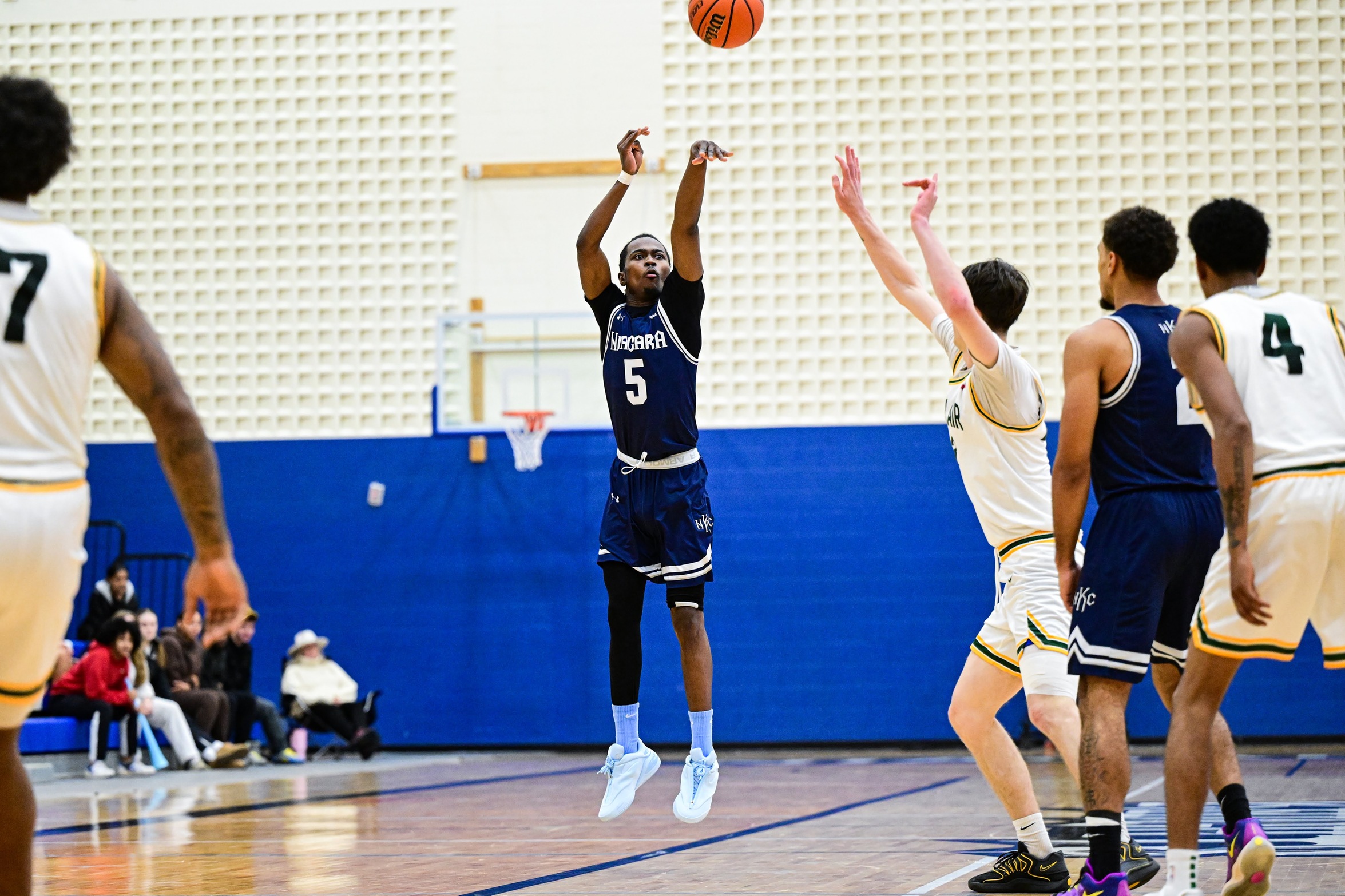 Knights Men&rsquo;s Basketball Finish the First Half with a Win